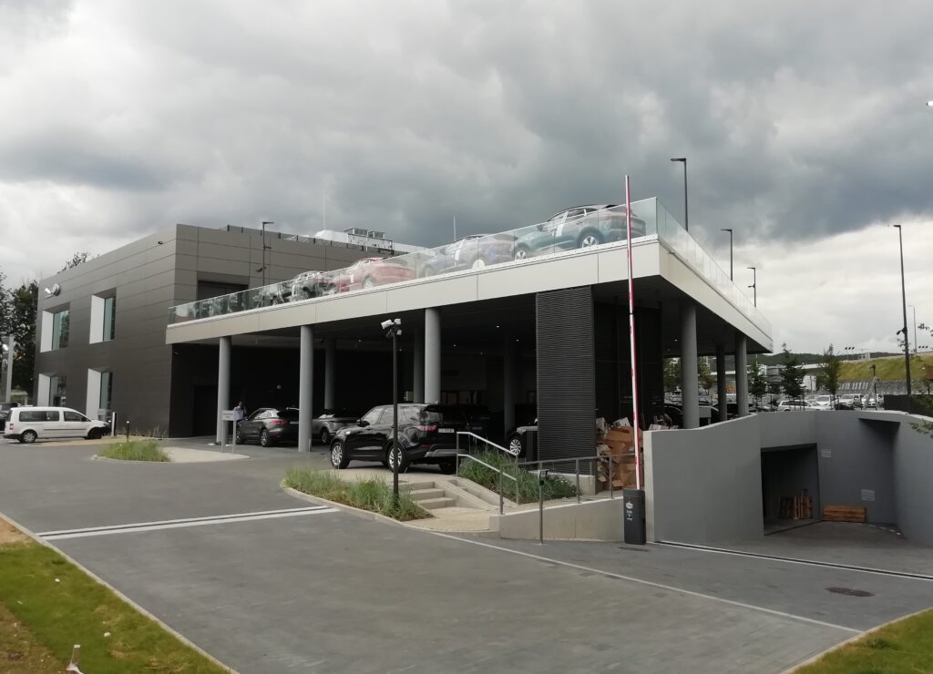 jlr showroom (2)